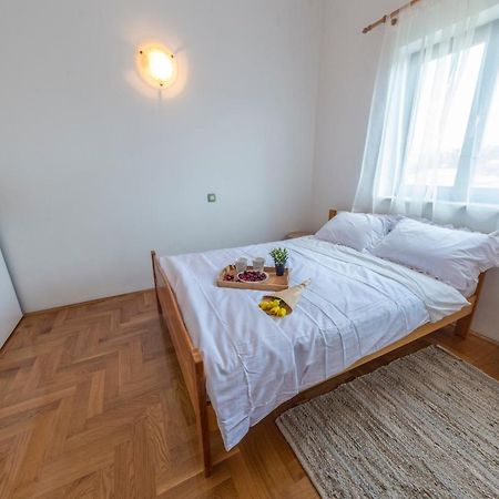Apartments Krivicic Green Pomer Luaran gambar