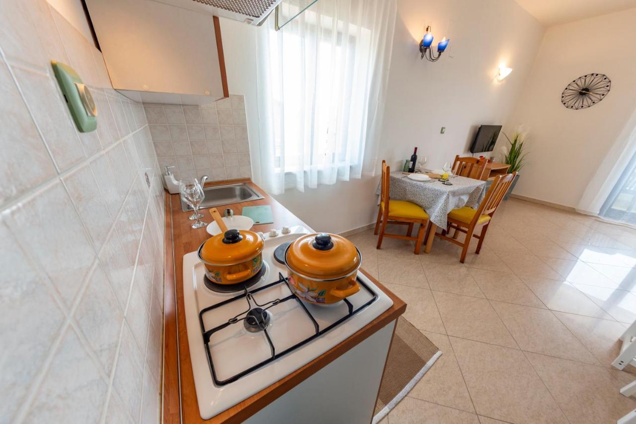 Apartments Krivicic Green Pomer Luaran gambar