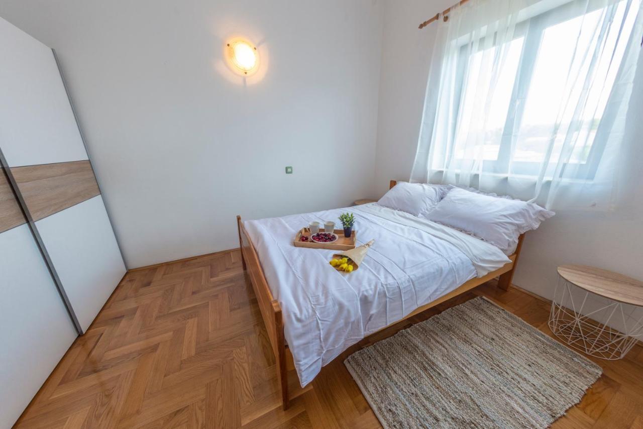 Apartments Krivicic Green Pomer Luaran gambar